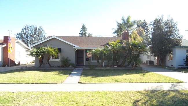 Building Photo - Old Towne Orange, Hardwood floors, Single Story House 3BR 2BA 2 car garage