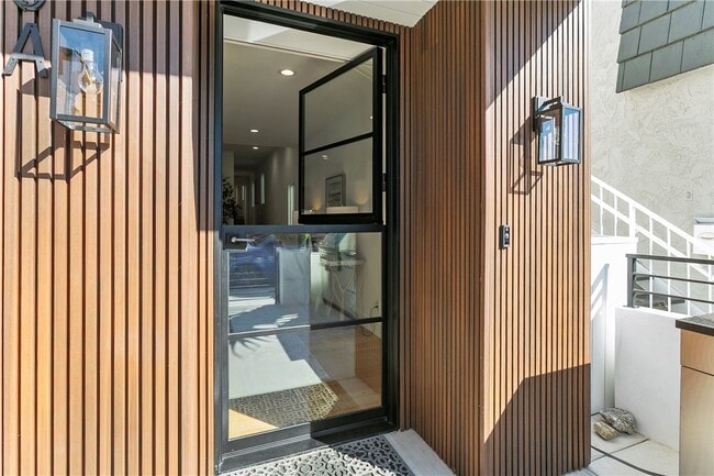 Photo - 520 Iris Ave