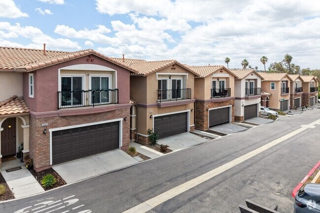 Building Photo - Lovely Home in Chino Valley Unified School...