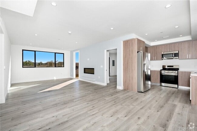 Building Photo - 5923 Laurel Canyon Blvd Rental
