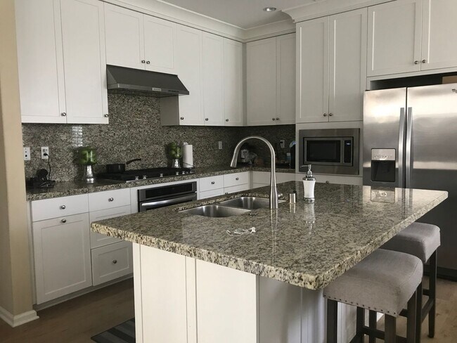 Photo - 2bd/2.5ba two car garage end unit condo in Orchard Hill Irvine for rent