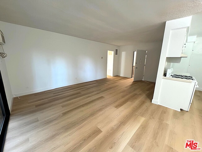 Photo - 5032 W Maplewood Ave Unit 103