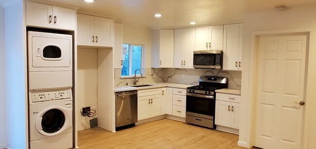 Kitchen - 2745 Cabrillo Ave Unit Back