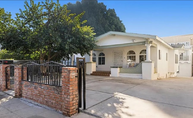 Building Photo - 3538 London St Unit Front