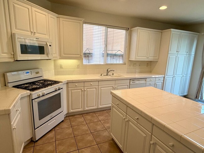 Photo - Beautiful 4bd 2.5ba  Murrieta Home with large yard!