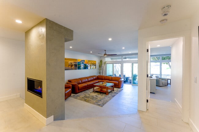 Photo - 101 Kingston Ct W