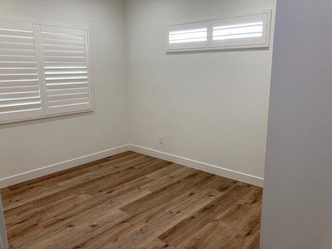 Building Photo - 648 N Serrano Ave