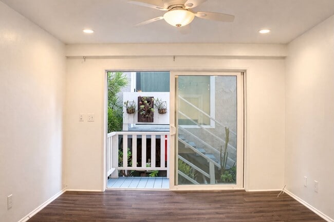 Photo - 733 Manhattan Beach Blvd