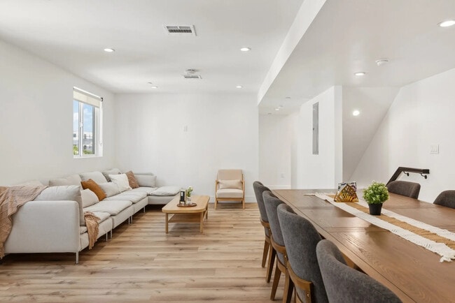 Photo - 1326 W 35th Pl Unit Private Room at 1326 W 35th Pl (9B9B)