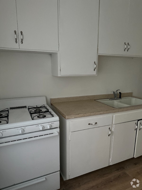 Building Photo - 1828 N Kingsley Dr Rental