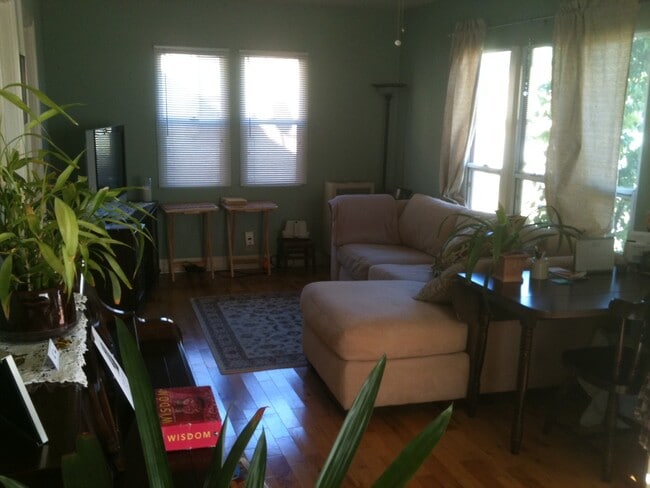 Living Room - 4215 Mildred Ave Unit Front Detached House