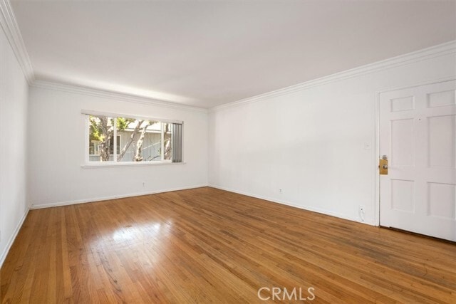 Photo - 5851 Woodman Ave