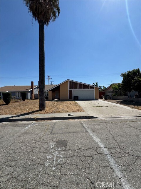 Photo - 3015 Spruce St W