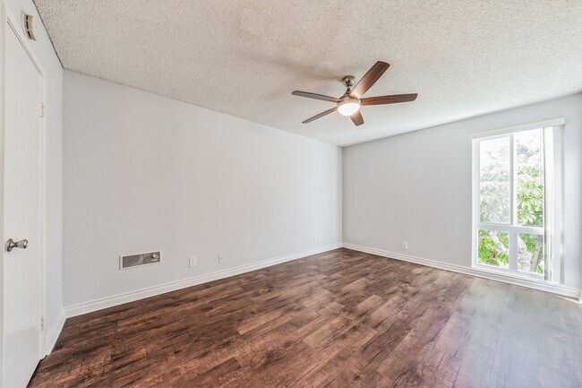 Photo - Woodbriar Apartments