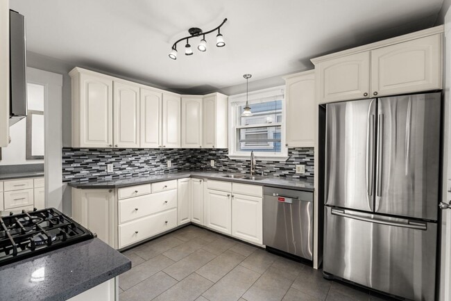 Photo - 531-535 W Juniper Street Unit 535 W Juniper Street