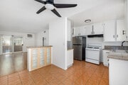 1BR, 1BA - 700SF - Kitchen - 5640 Fair Ave