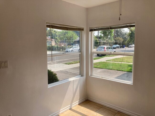 Kitchen - 2324 33rd St Unit 2324
