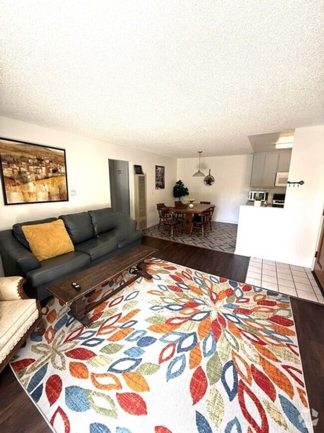 Building Photo - Gorgeous Quail Meadow Condo 2 bedroom / 1....