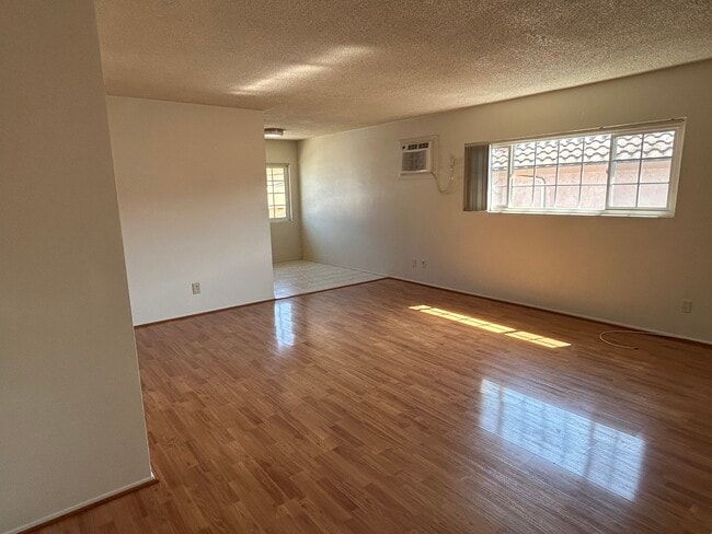 Spacious living room - 147 Genoa St Apartments Unit D