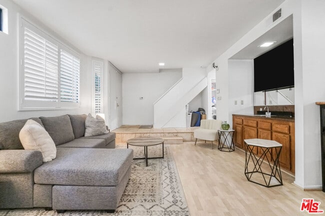 Building Photo - 1325 26th St Unit E