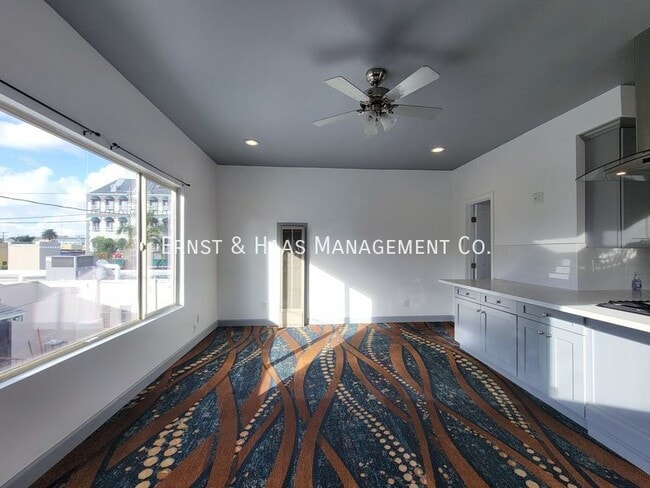 Photo - 934 E. Broadway-