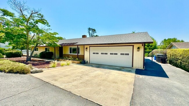Building Photo - Awesome Single-Story Ranch-Style Home with...