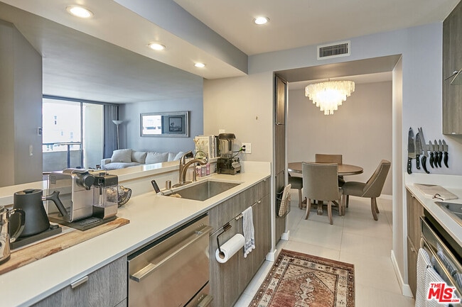 Photo - 600 W 9th St Unit 805