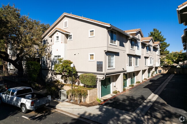 3402 Holly Grove St - The Groves