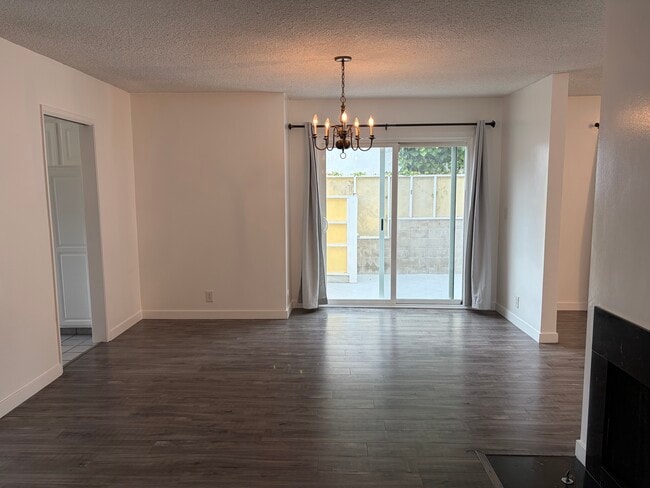 Dining with sliding door to private patio - 2346 Kerwood Ave Unit #1