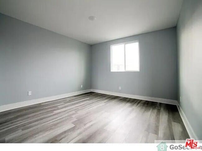 Building Photo - 11164 S Figueroa St Rental