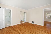 Photo - Charming 1 Bed / 1 Bath Detached Townhome Unit in P...