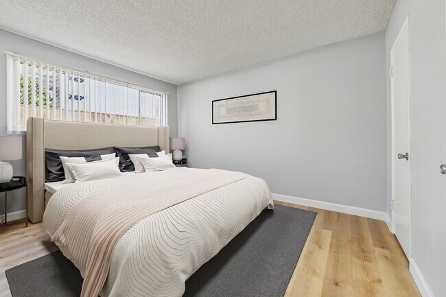 Photo - Sepulveda Apartments