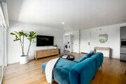 1BR, 1BA - 767SF - Living Room - 1422 Tamarind Ave