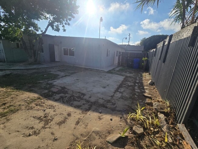 Building Photo - Sycamore Rd Unit C