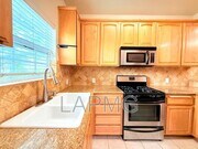 Photo - 12217 Moorpark St