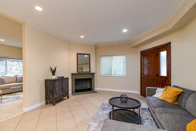 Photo - 3689 S La Cienega Blvd