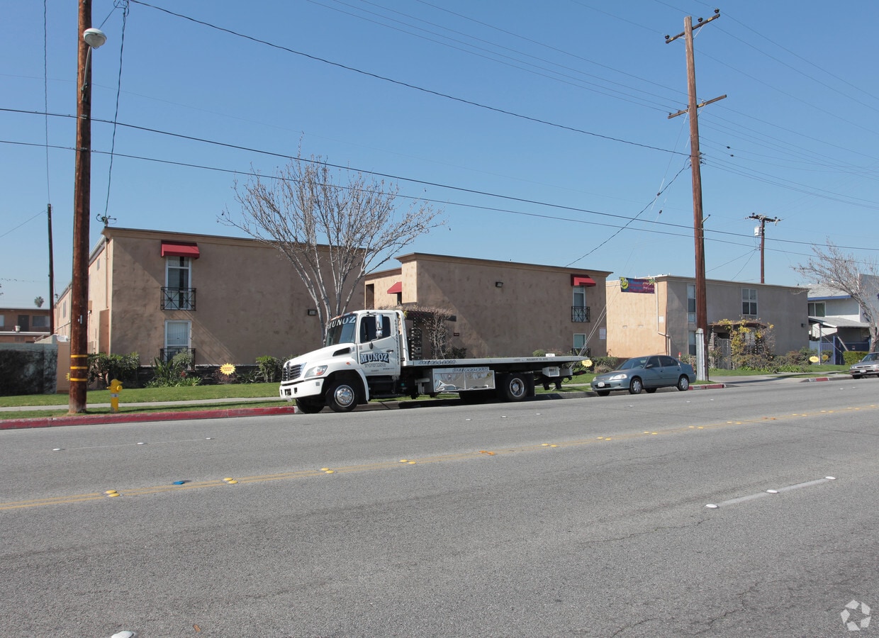 229 Woodruff Apartments - 229 Woodruff Apartments