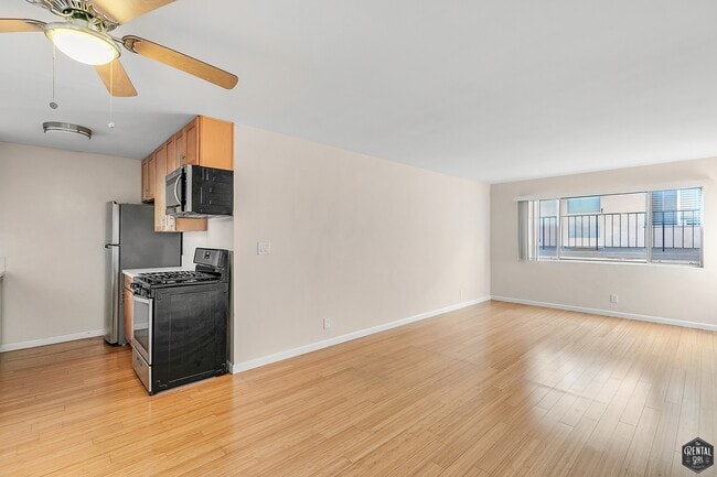 Building Photo - 2628 6th St Unit 2