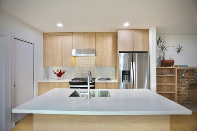 Photo - 859 N Mansfield Ave Unit 6900 Willoughby