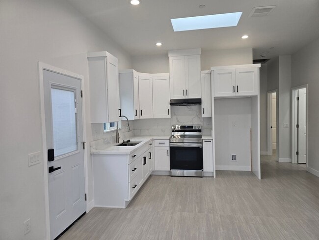Building Photo - 12687 Aristocrat Ave Unit 2 - 2 beds & 1 bath