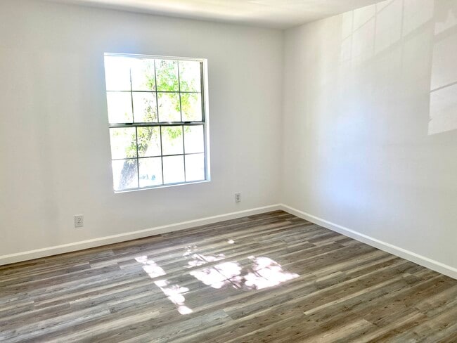 Photo - 14914 Hamlin St Unit 101