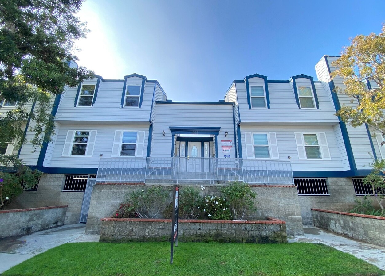 1611 S Bundy Dr - 1611 S Bundy Dr