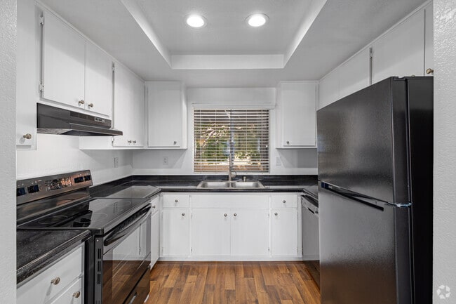 2BR, 2BA - 1,000SF - Kitchen - Elan Alicante La Costa