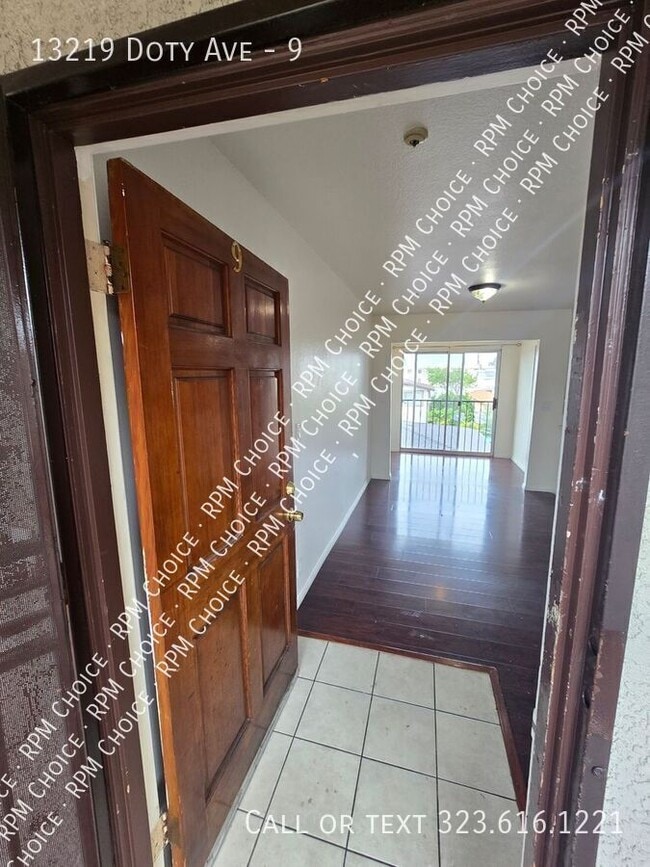 Building Photo - 13219 Doty Ave Unit 9