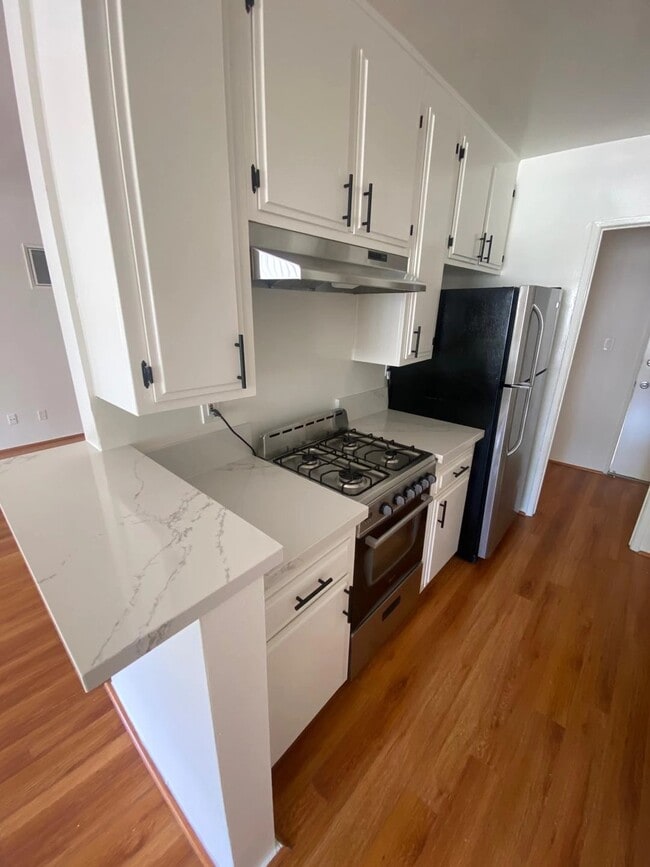 Photo - 10776 Rose Ave Unit 9