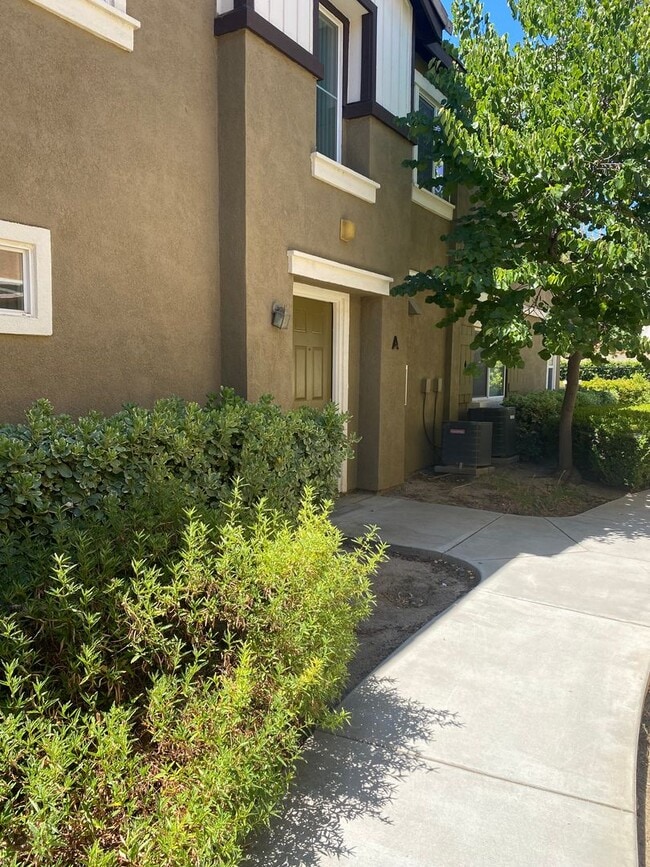 Photo - 25794 Iris Ave Unit A
