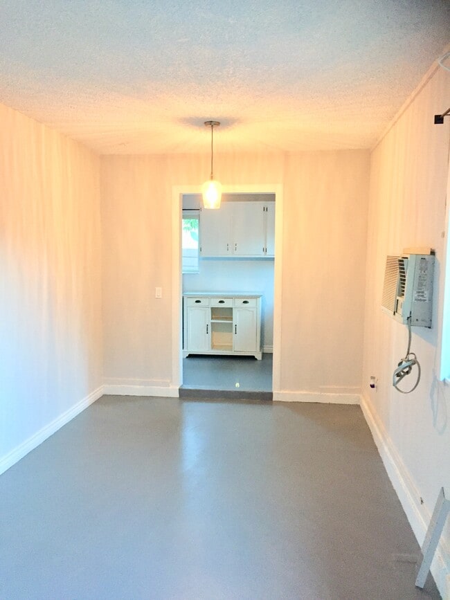Building Photo - 1011 Wileman St Unit Granny Flat
