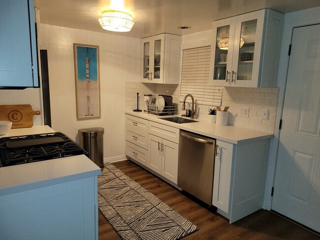 Building Photo - 510 Avenida Victoria Unit J