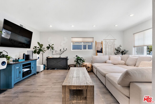 Photo - 3179 Jessica St