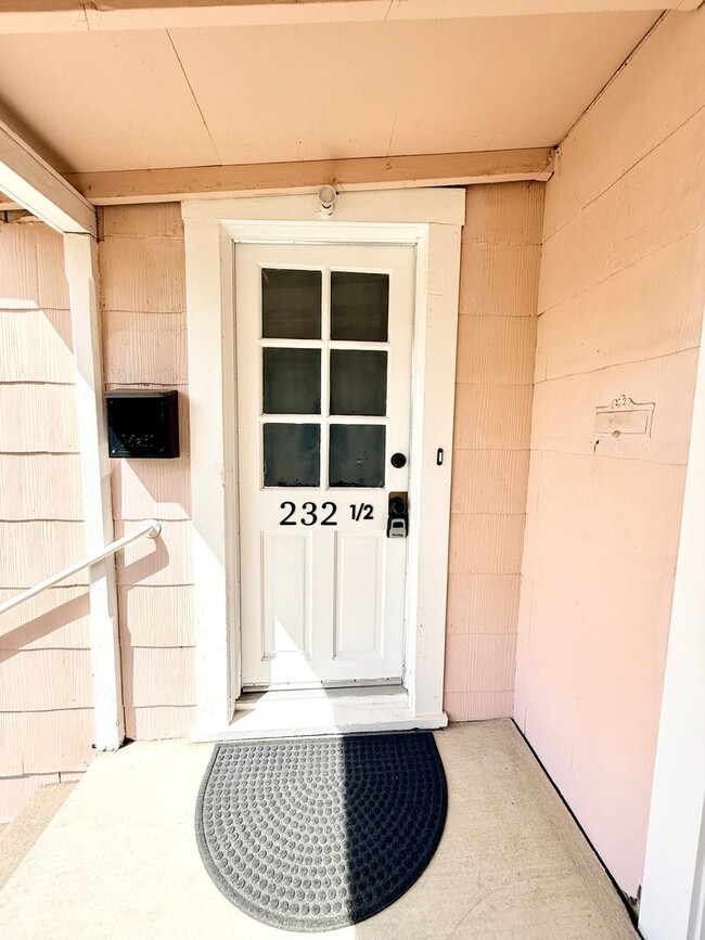 Photo - G232-P Unit 232 1/2